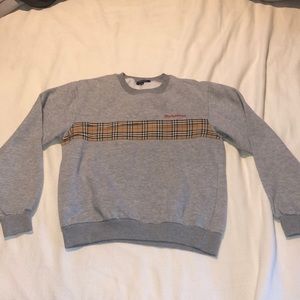 [VINTAGE] 1990s Burberry ‘Burberrys’ Signature Pattern Stripe Crewneck LIKE NEW